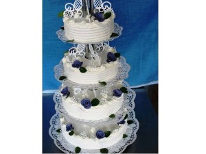 hochzeitstorte weiß blau